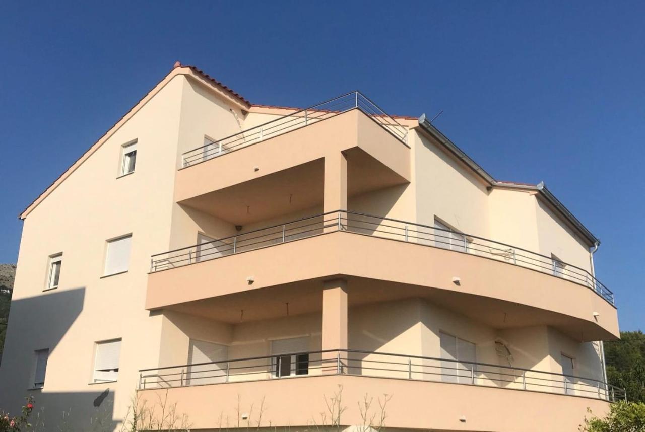 Vakantiehuis Ana Perfect For Families With Kids And Groups,house With Heated Pool *