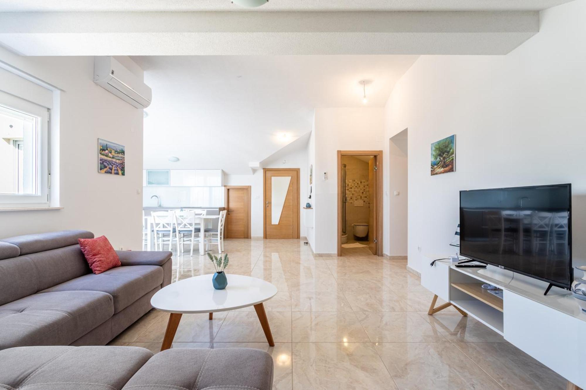 Ana Perfect For Families With Kids And Groups,house With Heated Pool * Podstrana