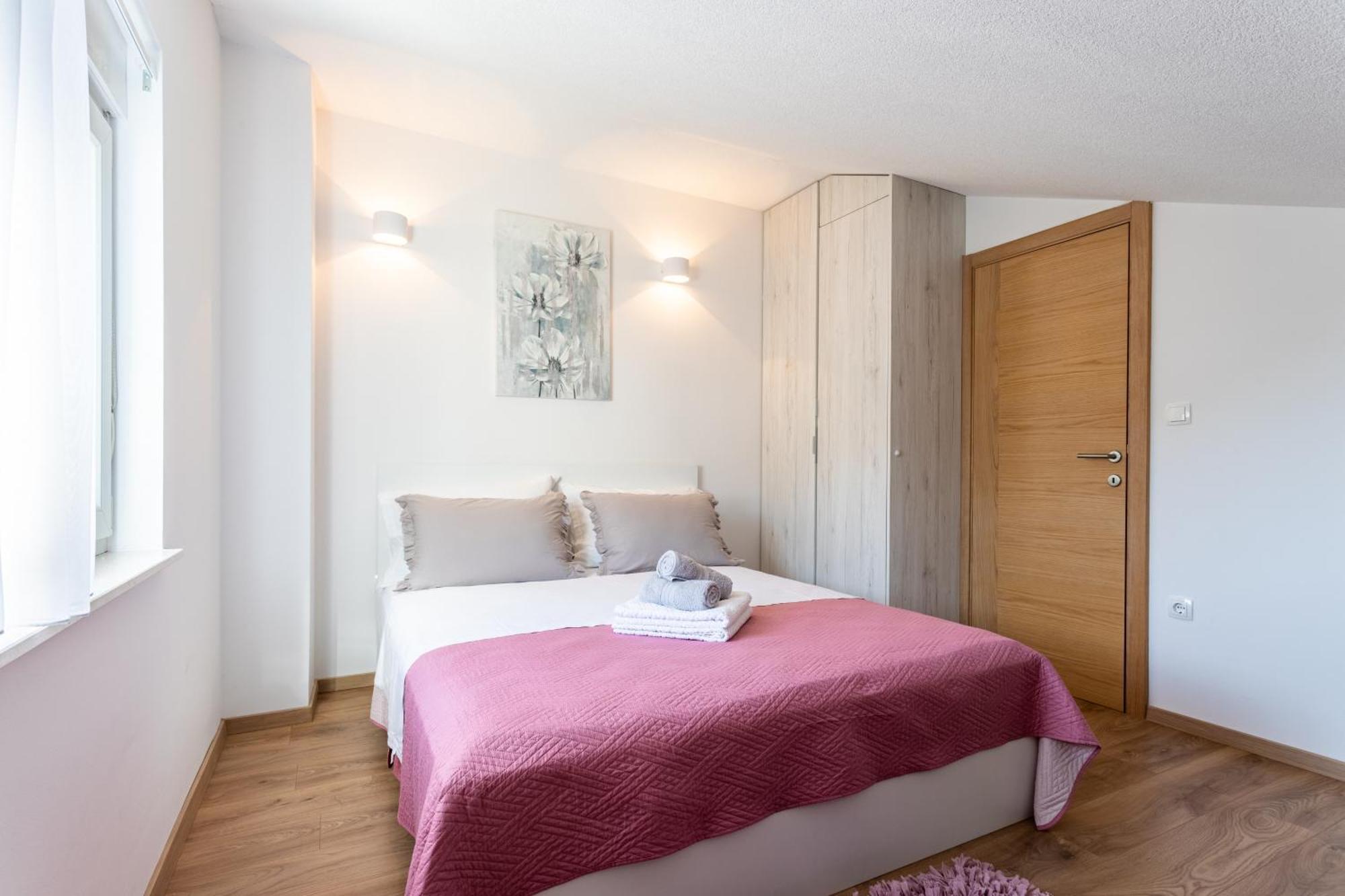 Ana Perfect For Families With Kids And Groups,house With Heated Pool Vakantiehuis Podstrana