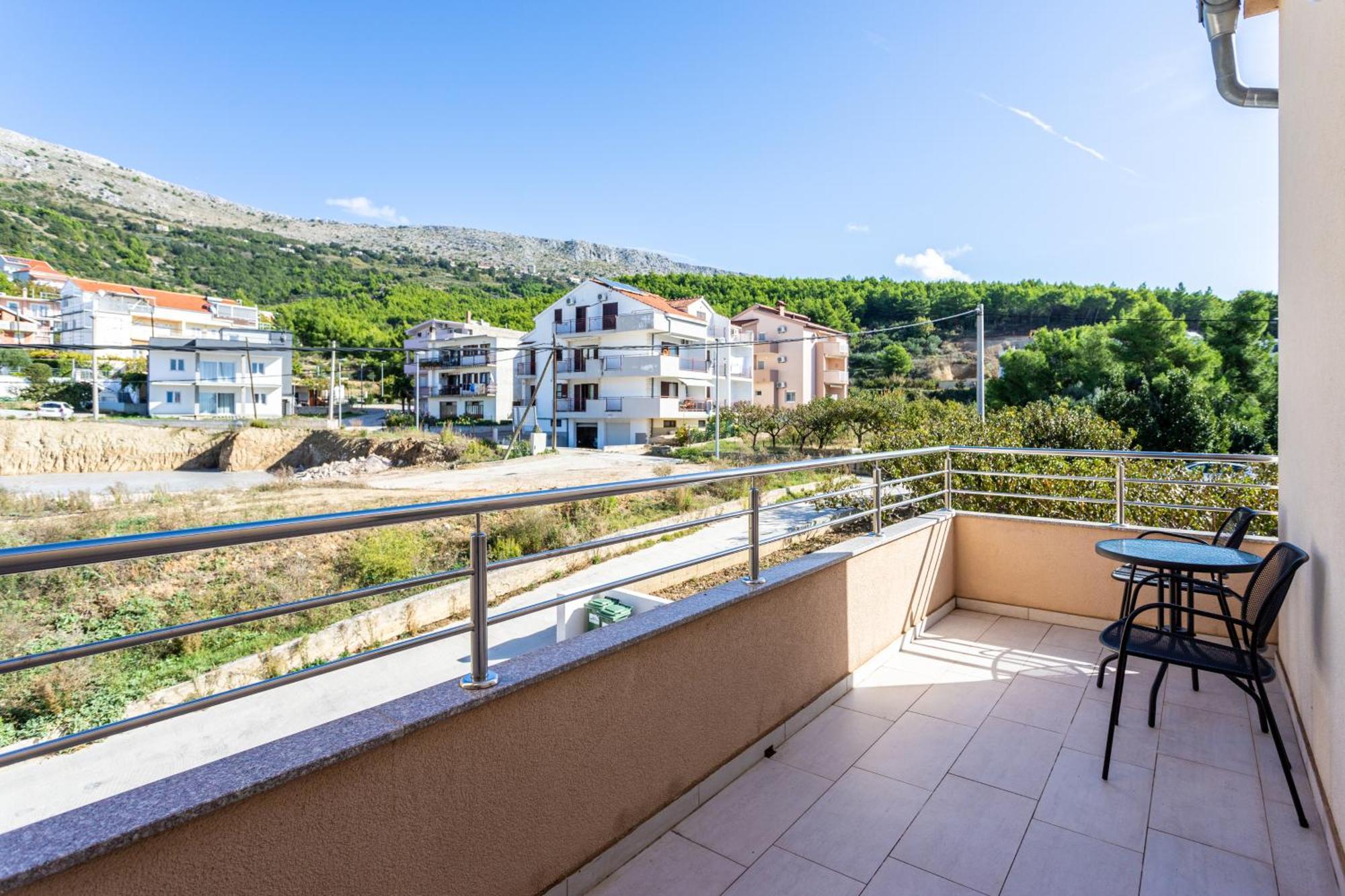 Ana Perfect For Families With Kids And Groups,house With Heated Pool Podstrana