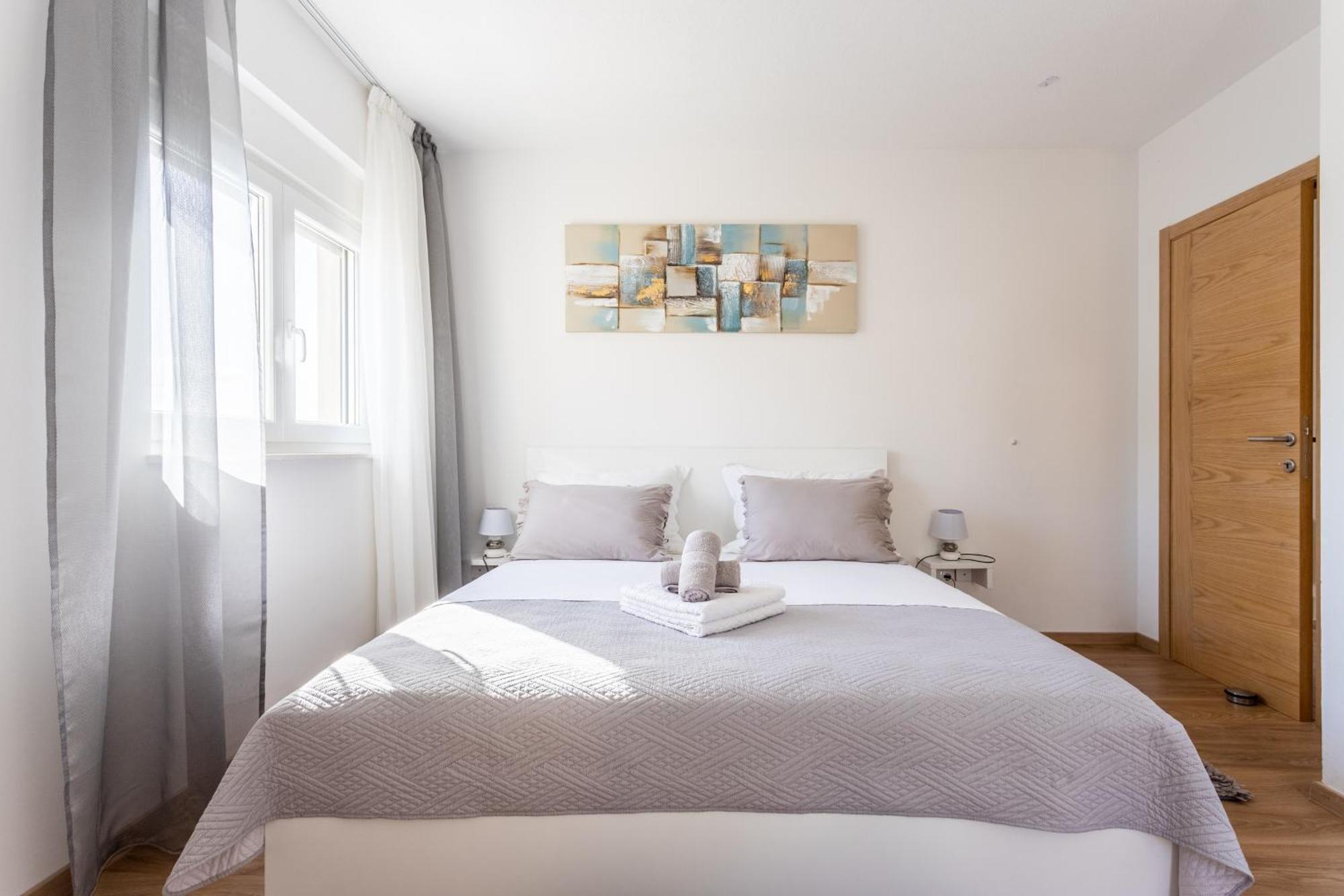 Ana Perfect For Families With Kids And Groups,house With Heated Pool Podstrana