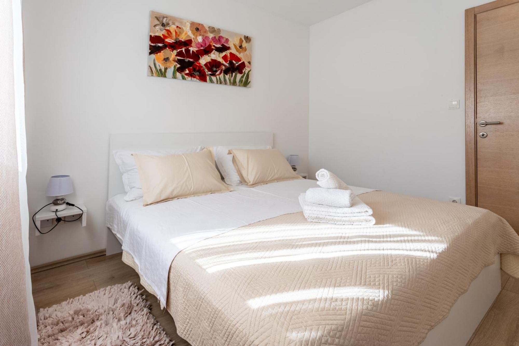 Ana Perfect For Families With Kids And Groups,house With Heated Pool * Podstrana