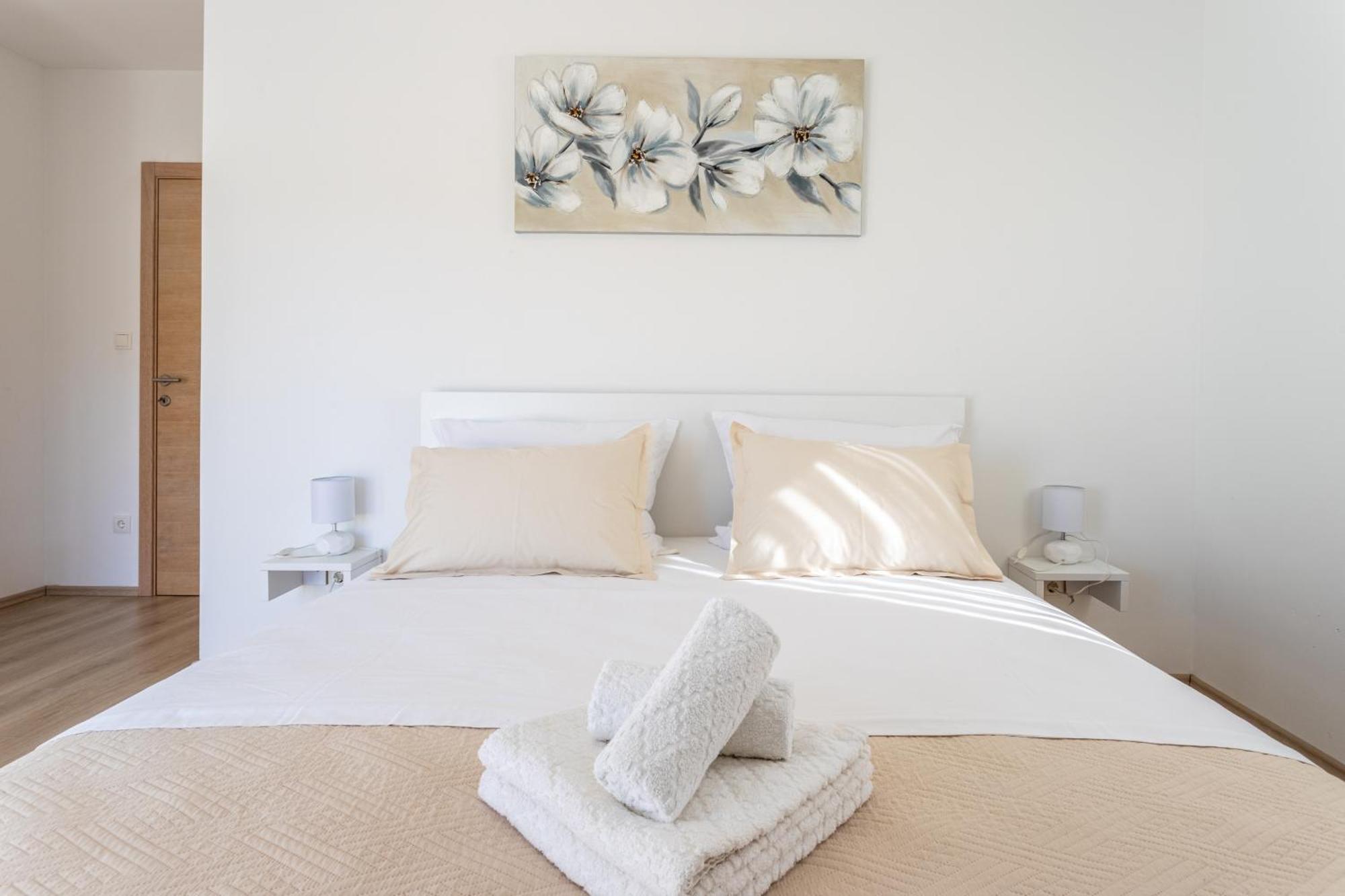 Vakantiehuis Ana Perfect For Families With Kids And Groups,house With Heated Pool Podstrana