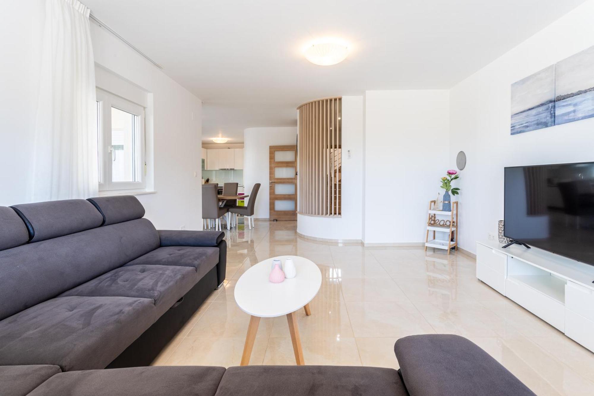 Vakantiehuis Ana Perfect For Families With Kids And Groups,house With Heated Pool