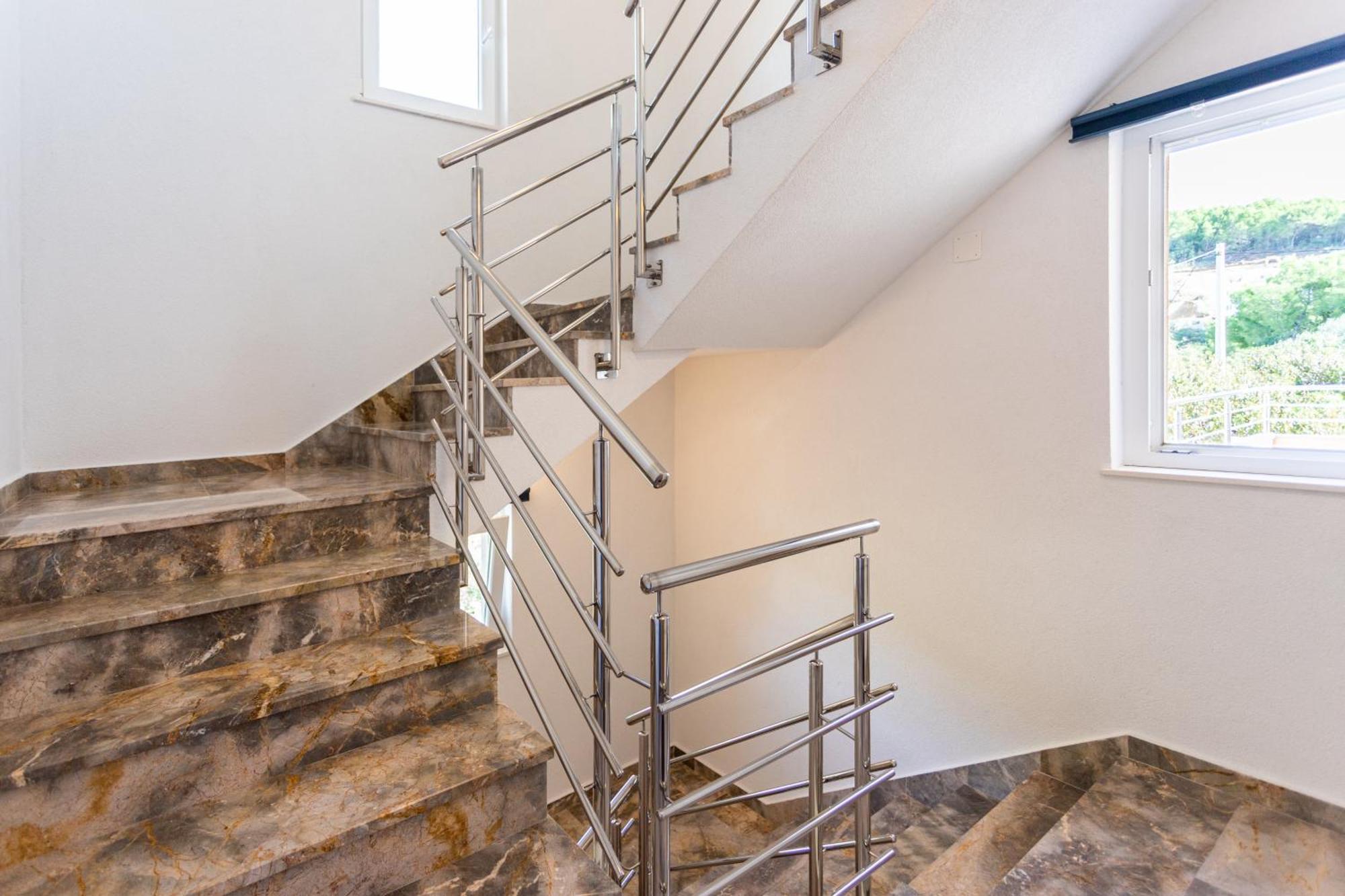 Ana Perfect For Families With Kids And Groups,house With Heated Pool Podstrana